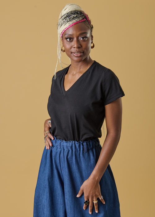 Mia T-Shirt - Black V Neck | FR