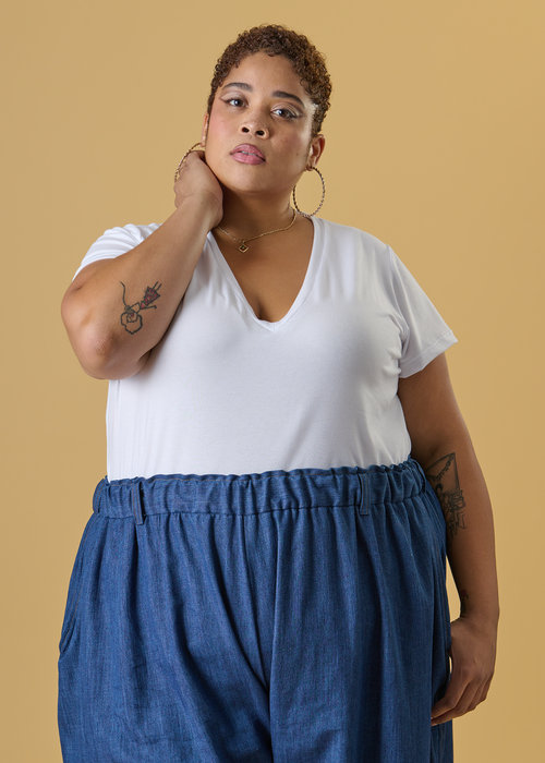 Mia T-Shirt - White V Neck